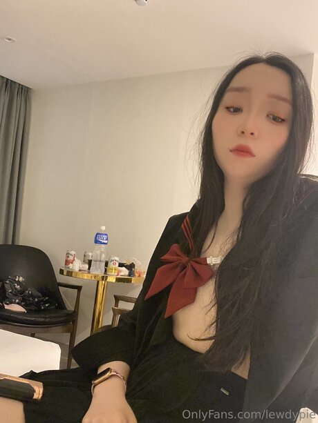 Lewdypie 美しいポルノスター 画像