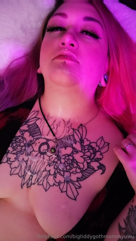 Bigtiddygothmommyuwu 高品質モデル 画像