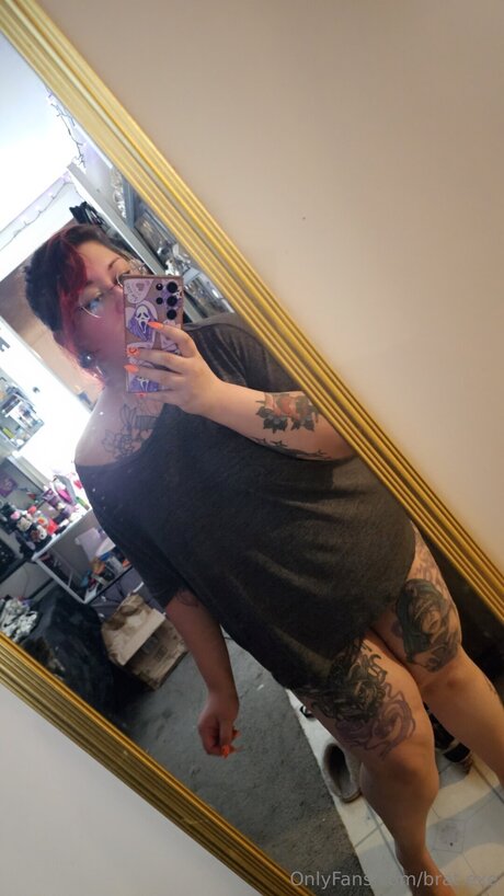 Bigtiddygothmommyuwu 写真集