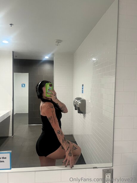 Averylove23 xxxポルノスター 写真