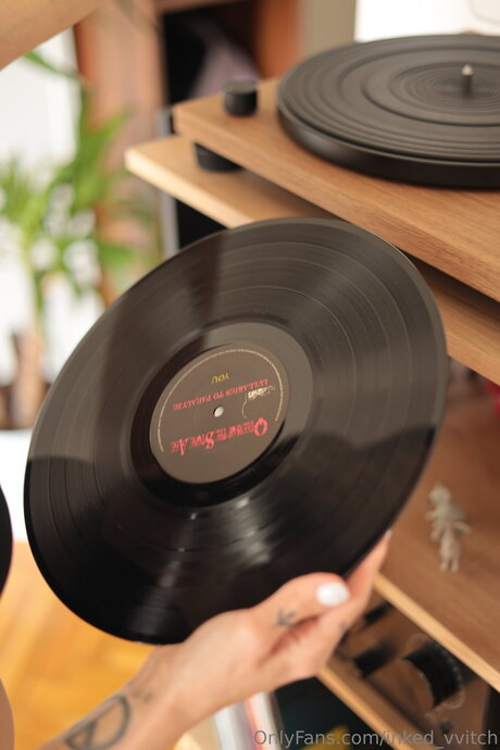 熟女の手コキオンリーファンズ ホット 写真