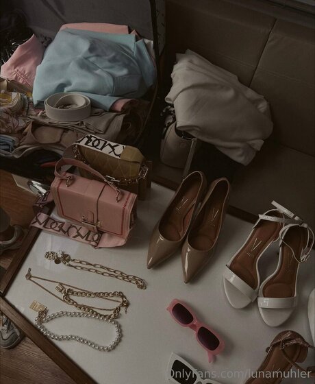 Lunamuhler セクシー女優 画像