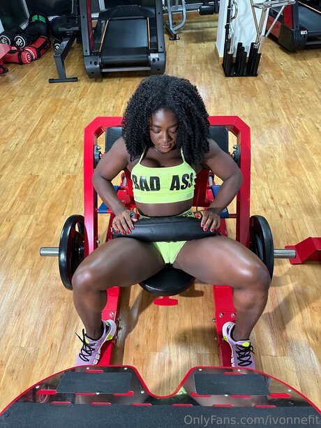 Ivonnefit ポルノスター 独占 写真