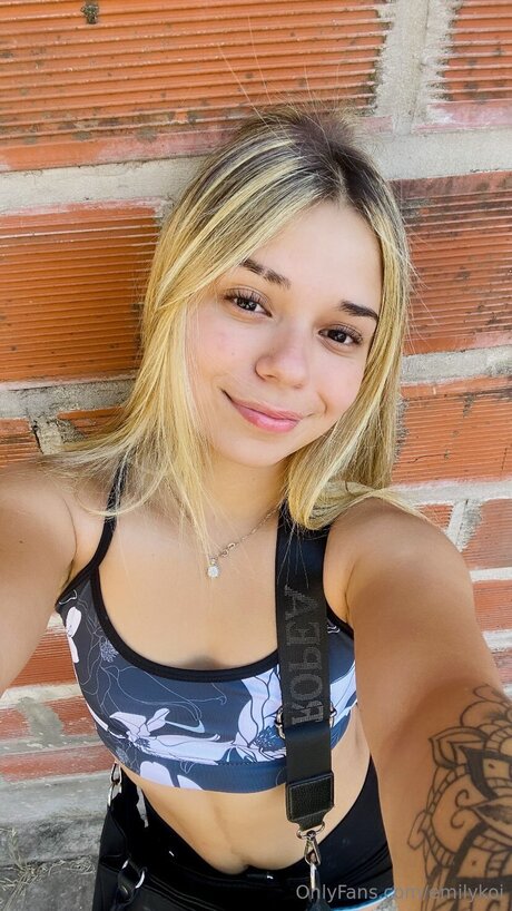 Emilykoi ヌードモデル 写真