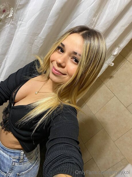 Emilykoi セックスモデル 写真