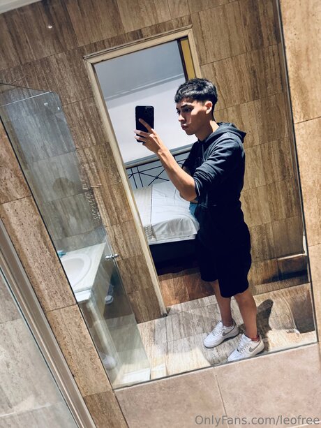 Leofree 裸のモデル ギャラリー