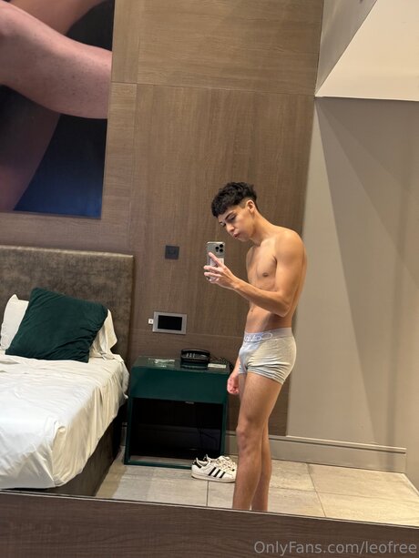 Leofree ポルノスター セクシー 画像