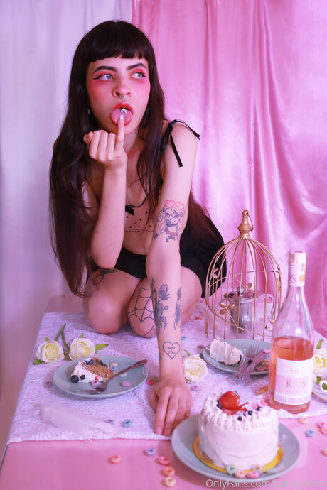 Bunnybutts エロティックなスター 写真