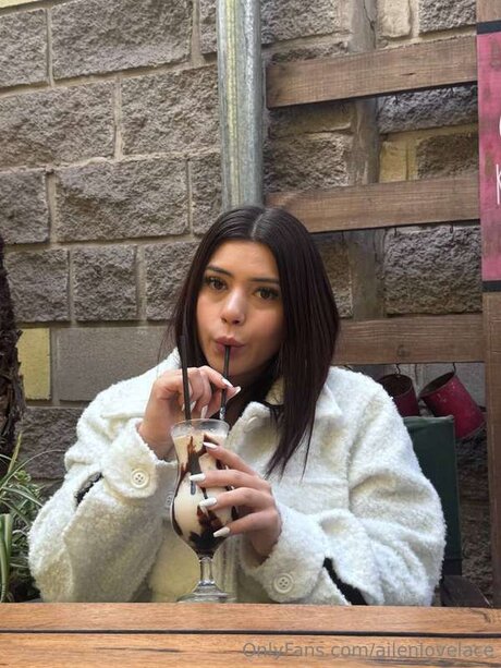 年配の熟女オンリーファンズ 美しいヌード 写真