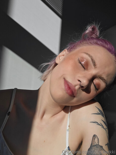 Julie Karkki セクシーなポルノスター 画像