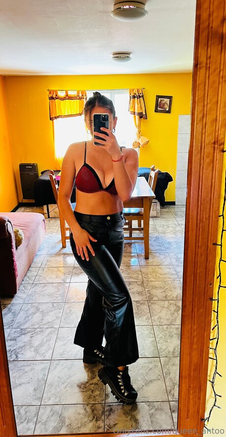 Queen Antoo xxxモデル 写真