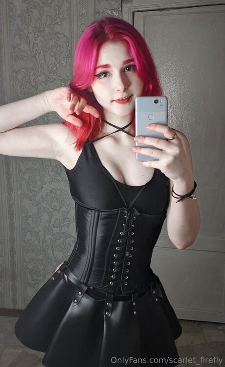 Scarlet Firefly セクシーなスター 写真