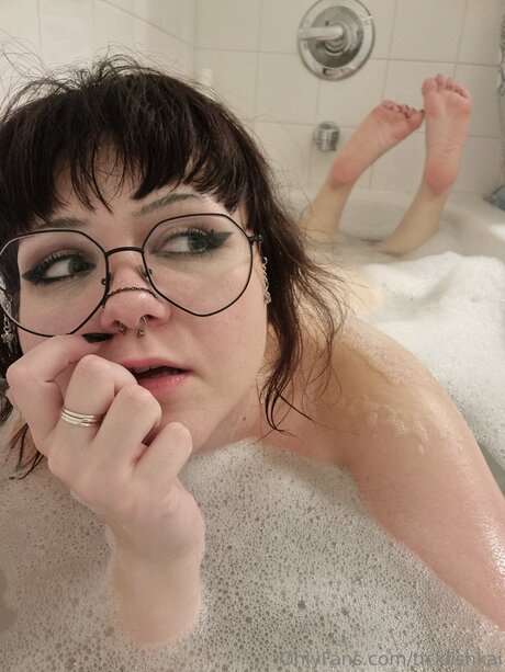 Ticklishkai かわいいポルノスター 写真