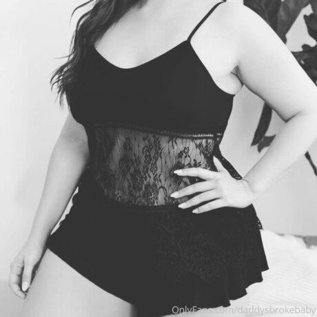 Daddysthickbabygirl ヌードのポルノスター ギャラリー