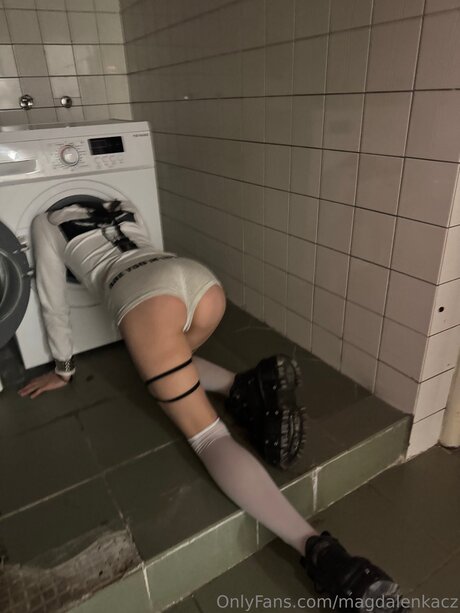 カーリーエボニーオンリーファンズ ポルノ 写真