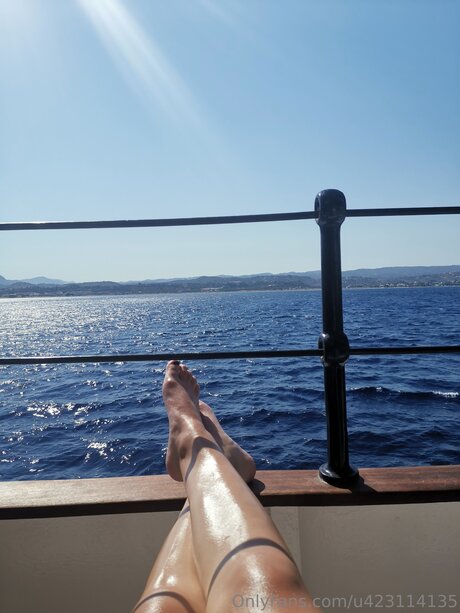 U423114135 高品質女優 画像