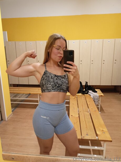 Dia L77 ポルノスター 写真