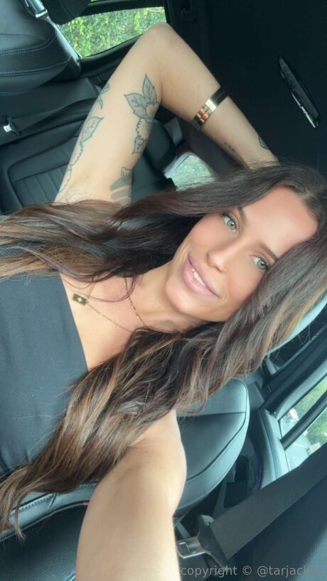 痩せたブルネットのオンリーファンズ セクシーヌード アーカイブ