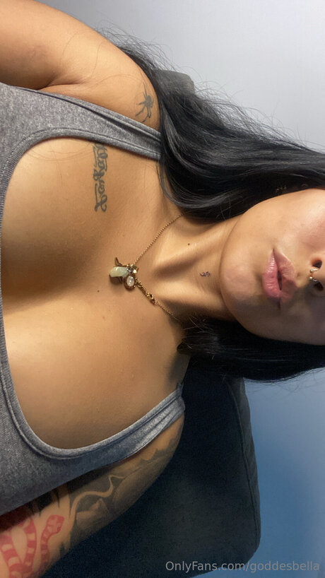 Goddesbella ヌードのポルノスター ギャラリー