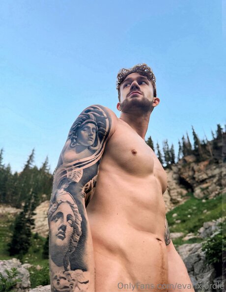 フェイシャルオンリーファンズ 無料ヌード 画像