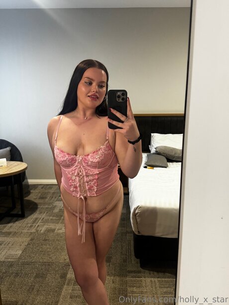 曲線美のブロンドオンリーファンズ セクシーヌード ギャラリー