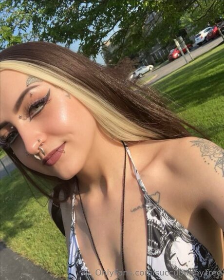 Succubunny Free 可愛い女優 画像