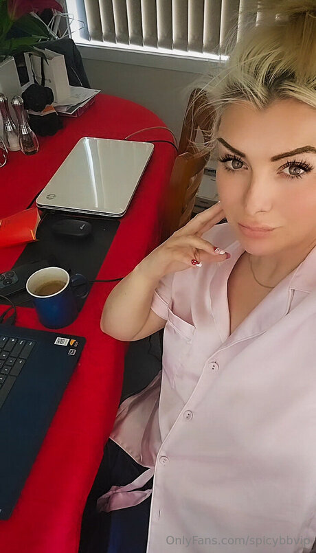 Sensualmassagebybb ポルノスター エロティック 画像