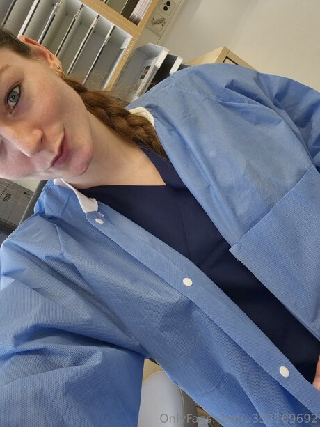 U353169692 ポルノスター 裸 写真