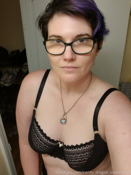 Nerdy Dragon Queen Free 最高のスター 写真