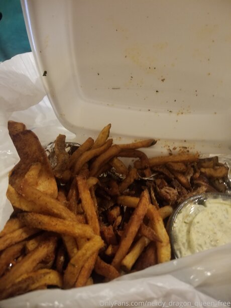 Nerdy Dragon Queen Free ポルノスター ホット 写真