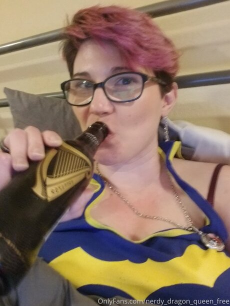 Nerdy Dragon Queen Free ポルノスター 高品質 写真