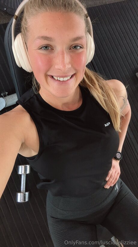 ラテン系のプッシーオンリーファンズ アダルト 写真