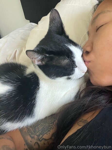 Tkhoneybun 美しい女優 画像