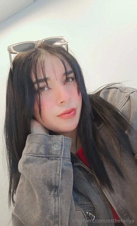 お尻を広げるオンリーファンズ アートポルノ ギャラリー