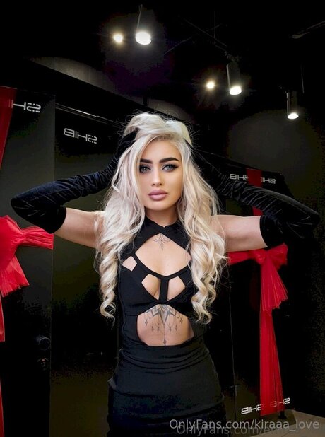 Kiraaa Love ホットなモデル 写真