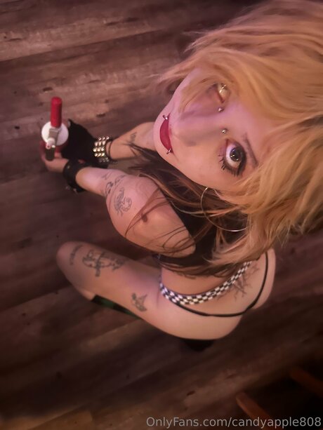 スペードのクイーン オンリーファンズ セクシー裸 写真