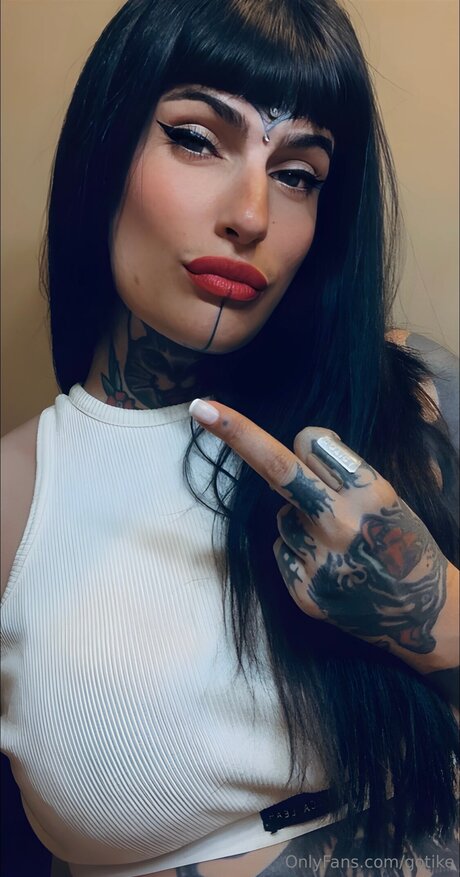 ティーンソロオンリーファンズ セクシー裸 写真