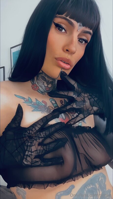 Gotikefree エロティックモデル 写真