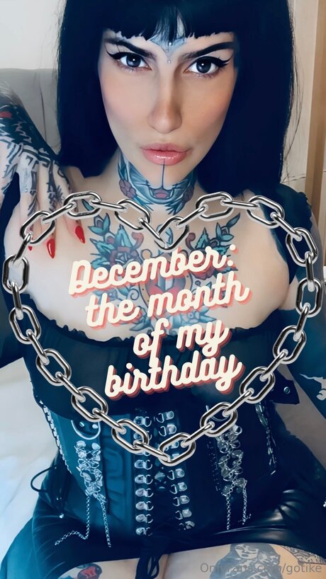 Gotikefree 裸のモデル 写真