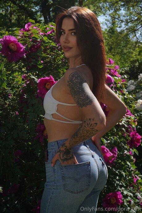 Dora Hihi エロティックなポルノスター 写真