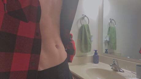 Bi Kingy セクシーなポルノスター 写真