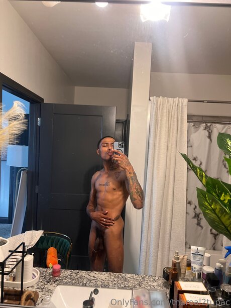 Thareal2tupac ポルノスター 写真