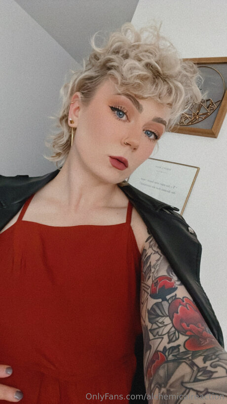 Alchemicalreaction ポルノモデル 写真