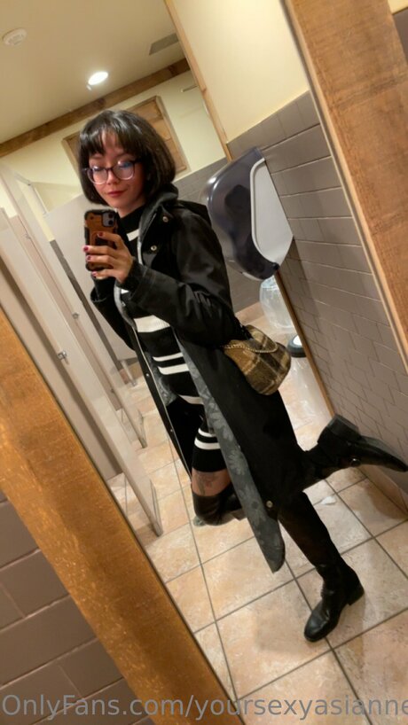 Yoursexyasiannextdoor かわいいスター 写真