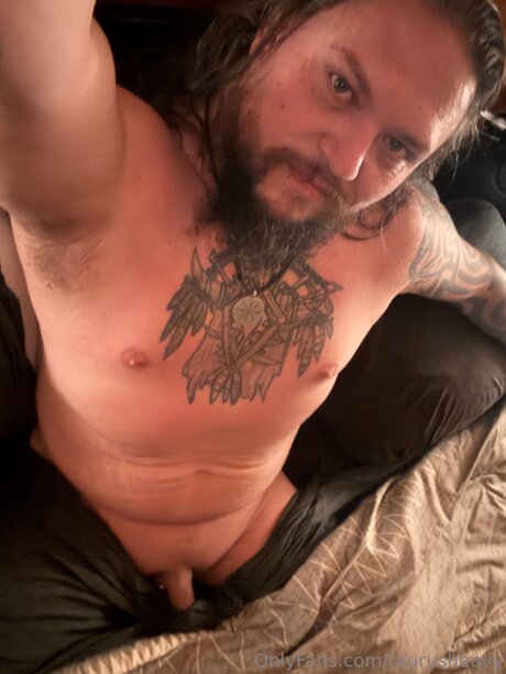 小さなおっぱいオンリーファンズ ホットセクシー 画像