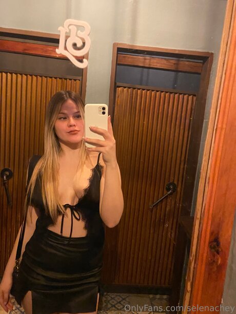 Selenachey セクシーなスター 写真