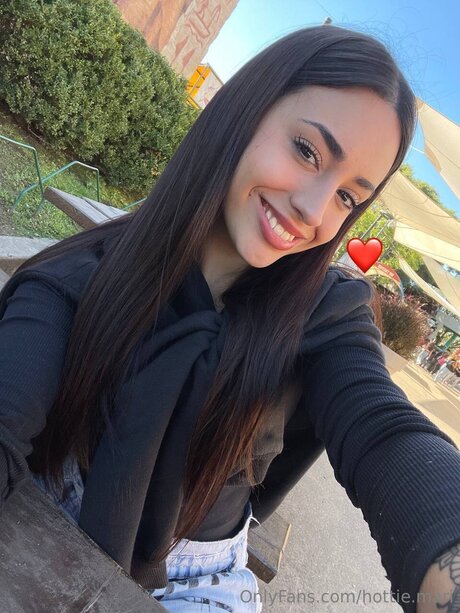 Hottie Mari 美しいスター ギャラリー