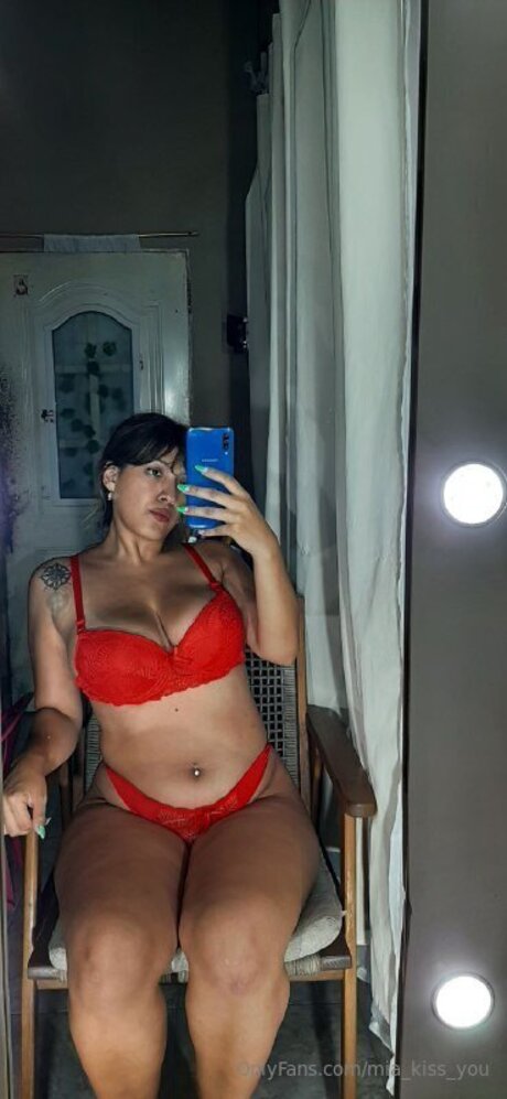 Mia Kiss You 美しいスター 写真