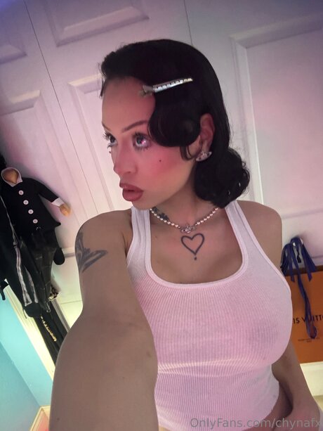 Iwantchyna アダルトスター ギャラリー