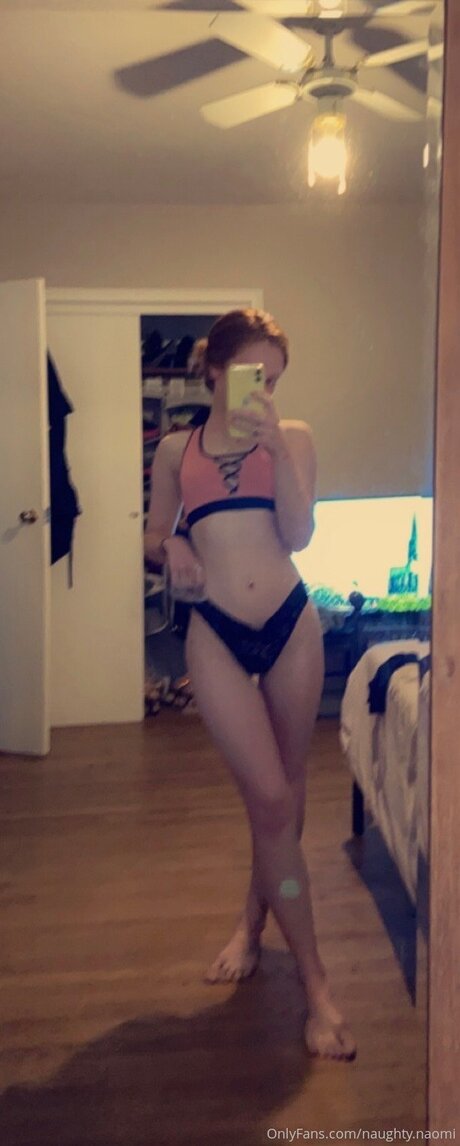 Naughty Naomi ポルノスター アダルト 写真